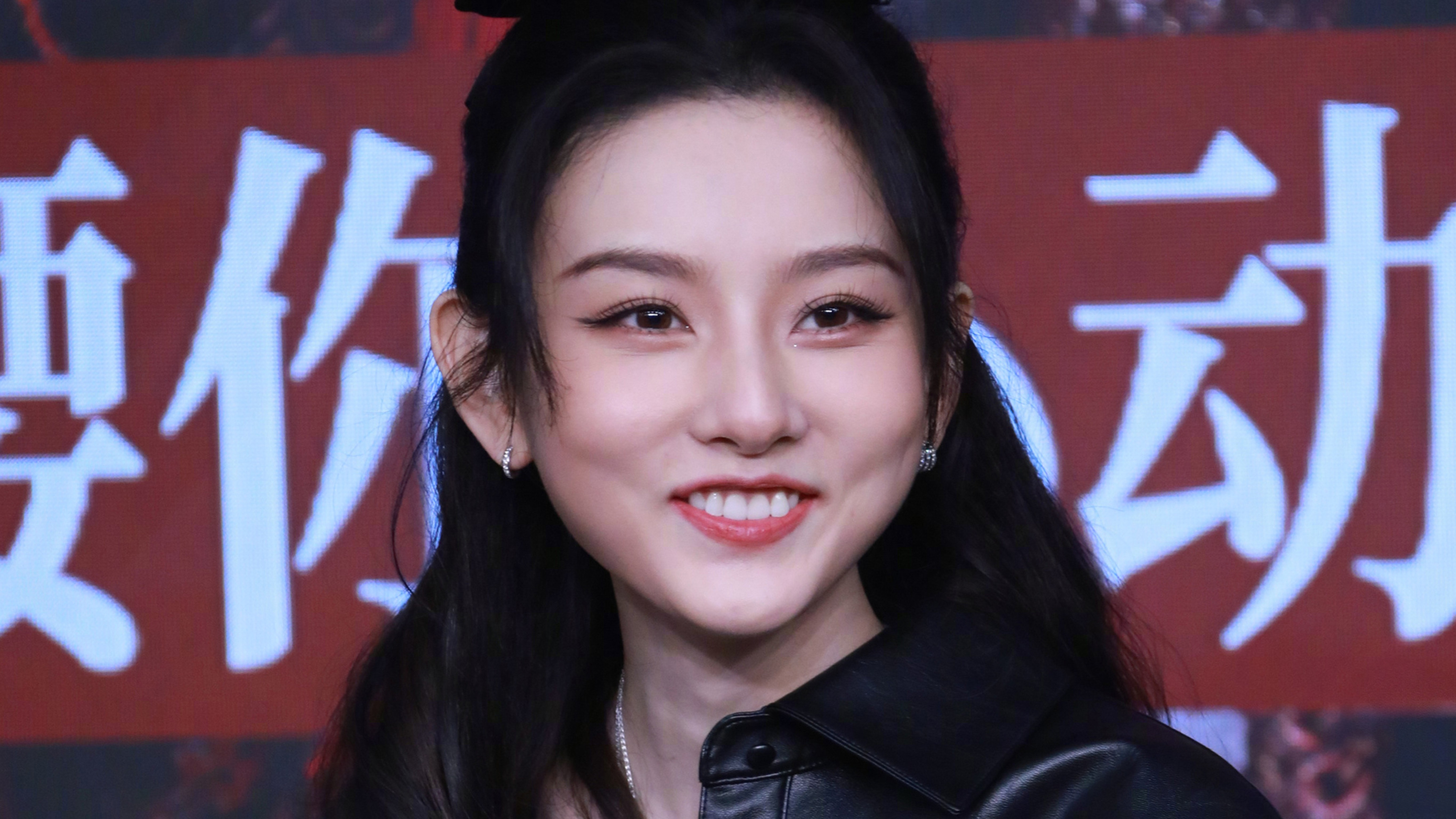 宋祖儿折腰追剧团56p