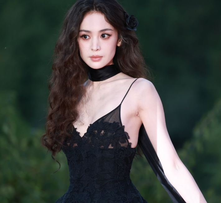 古丽娜扎外拍105p