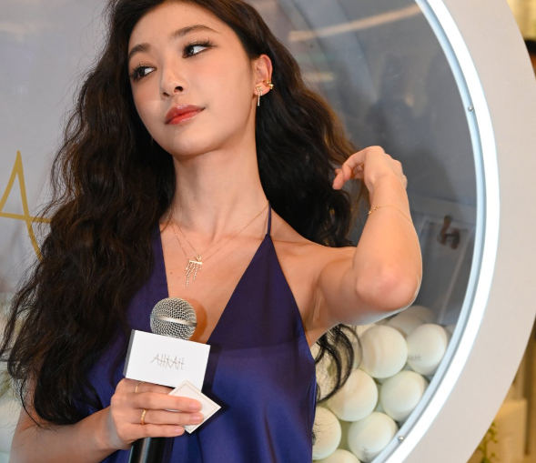 易梦玲