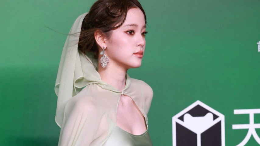 欧阳娜娜 25年Vogue红毯 超清细节R52拍摄 103张
